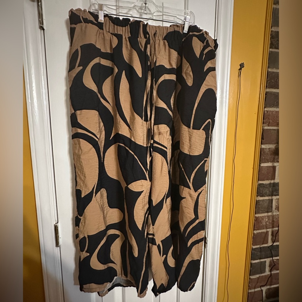 Ava & Viv Black and Tan Maxi Pants